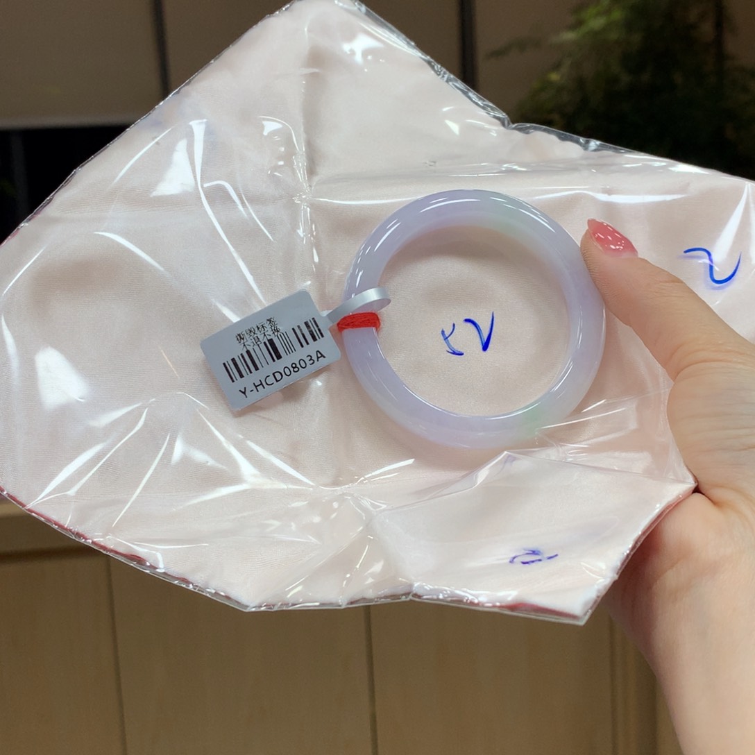 翡翠手镯未镶嵌不退不换