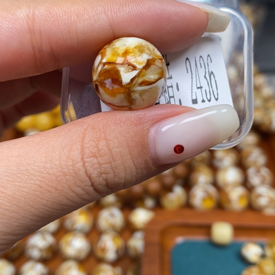 蜜蜡未镶嵌珠宝奇石2436