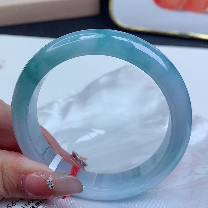 翡翠手镯未镶嵌56圈口