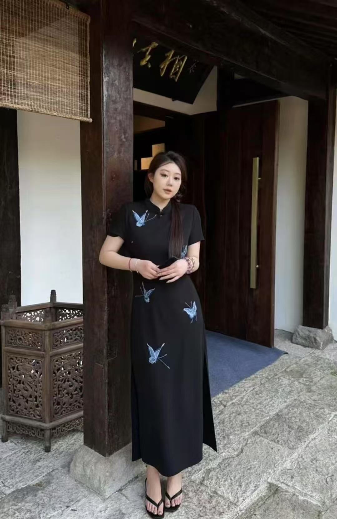 新中式国风刺绣黑色收腰长裙