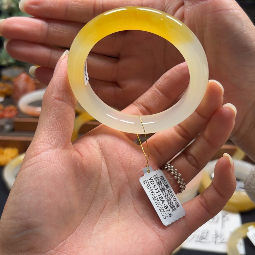 米***石英质玉（黄龙玉）未镶嵌手镯