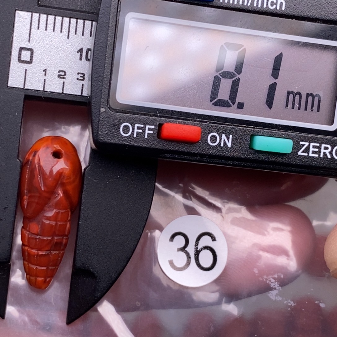 南红玛瑙未镶嵌配饰有瑕疵