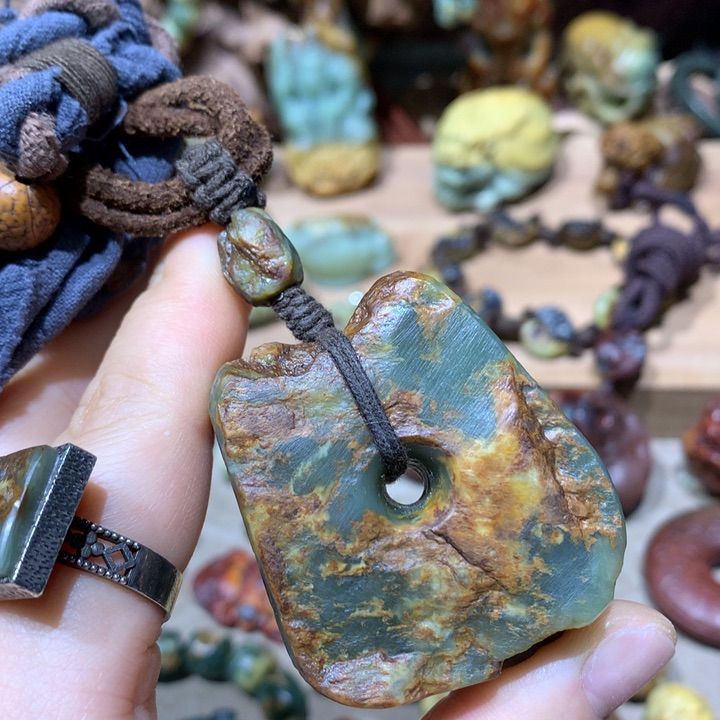 未镶嵌岫岩河磨玉（透闪石质玉）挂件訫*訫