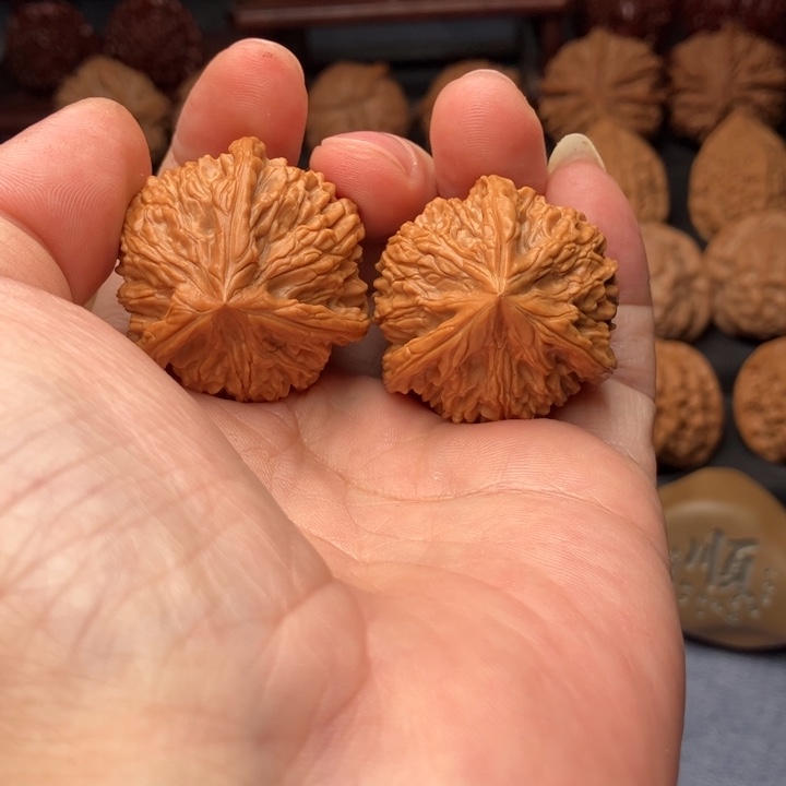 文玩核桃把件玉龙三棱35