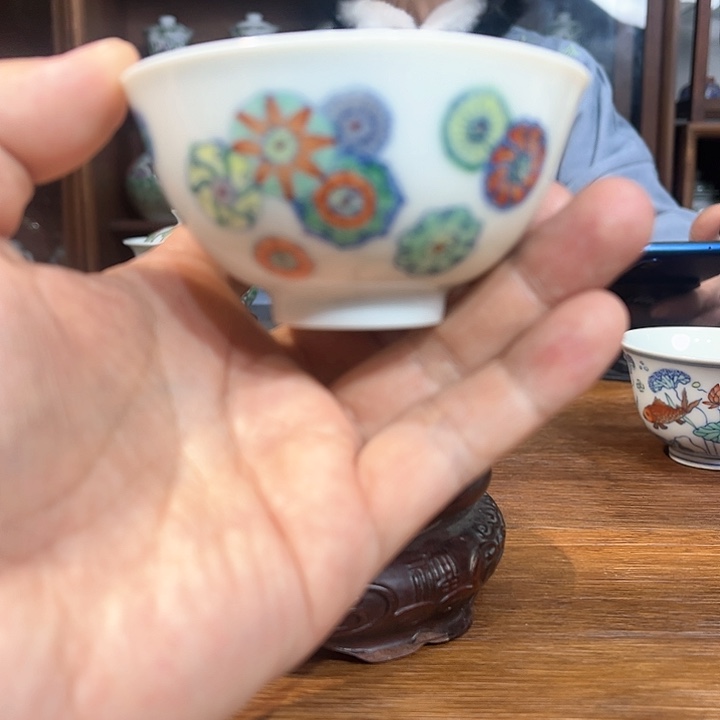 摆件景德镇斗彩皮球花杯