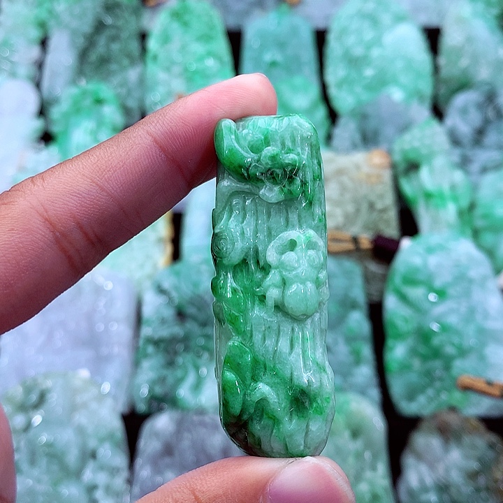 吊坠(不含链)未镶嵌翡翠