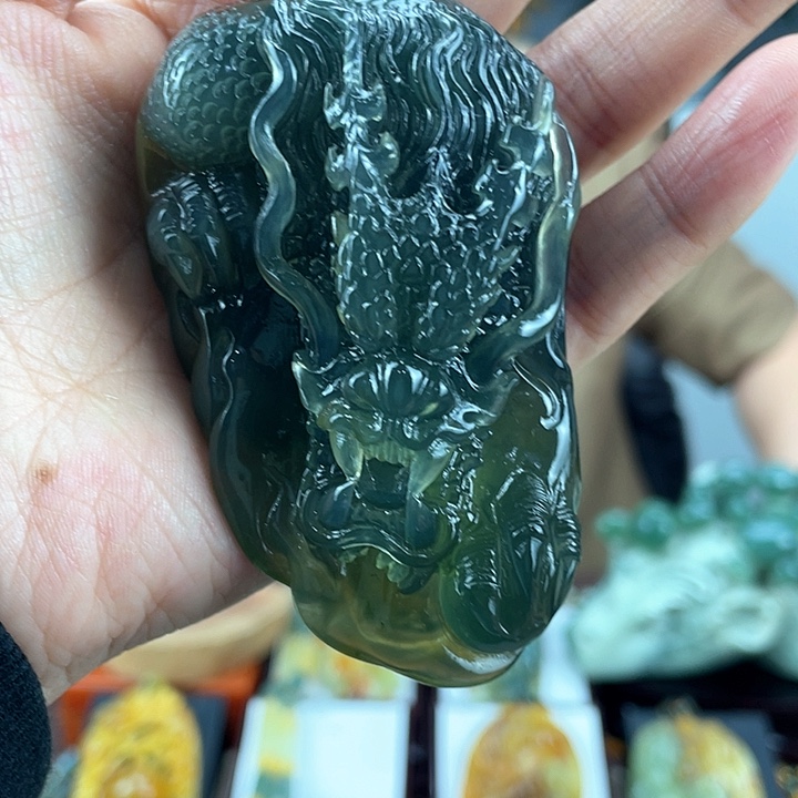 蛇纹石玉颈饰未镶嵌