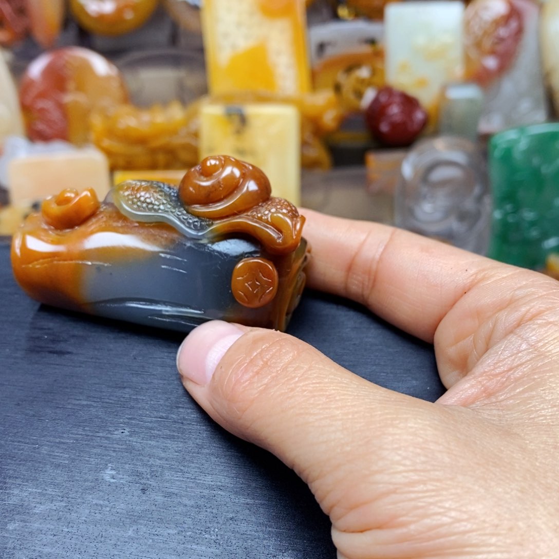 石英质玉（黄龙玉）颈饰未镶嵌