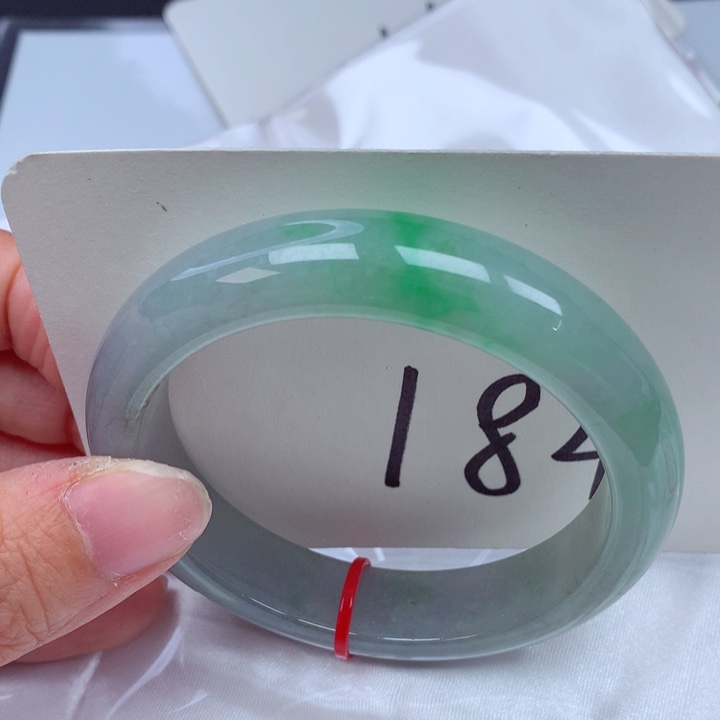 翡翠手镯未镶嵌翡翠