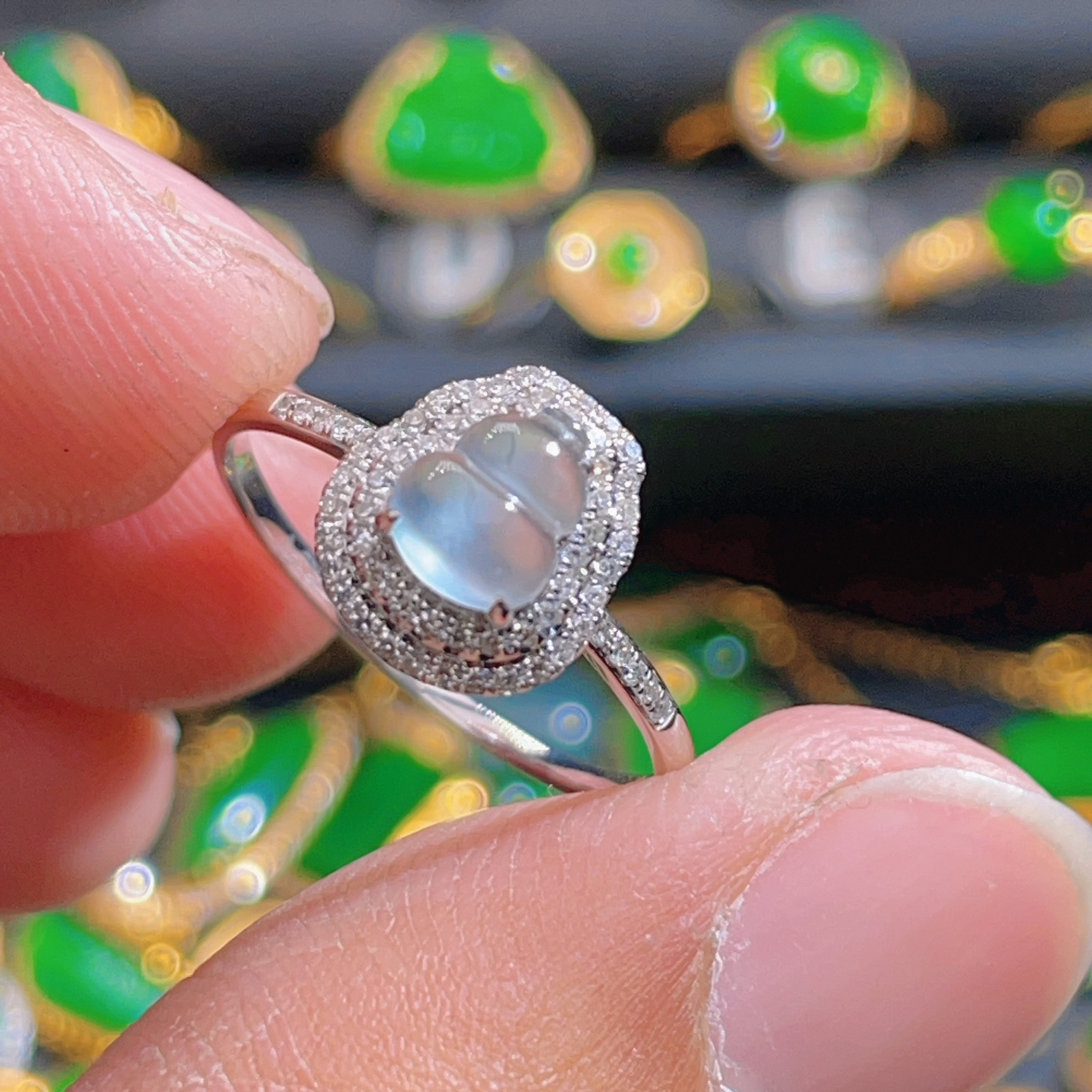 18K金天然翡翠-两圈钻冰葫芦戒指K白2280