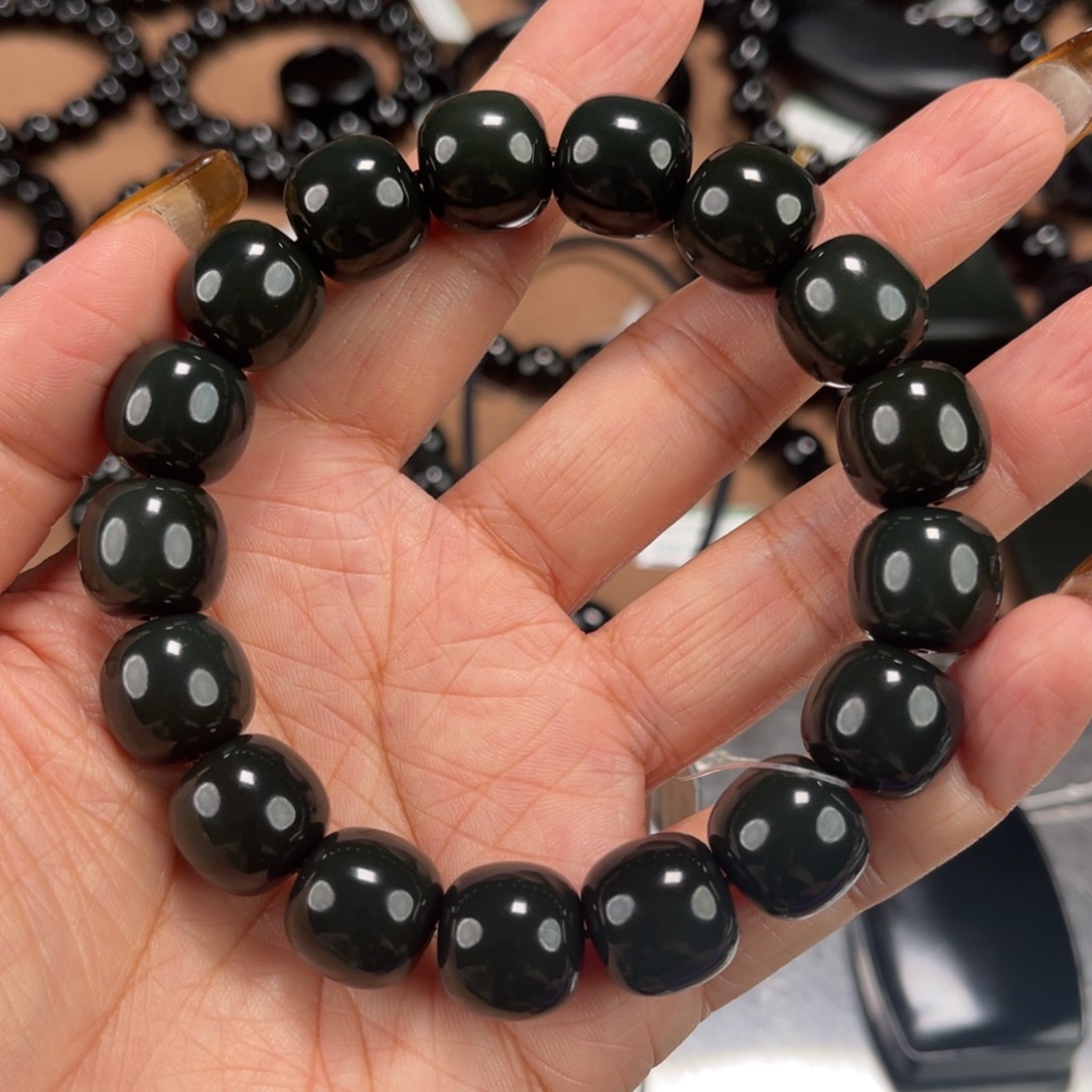 D***S和田玉未镶嵌手串