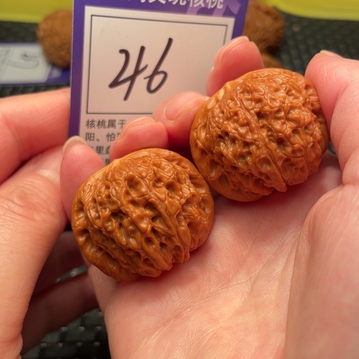 文玩核桃把件37血麒麟46