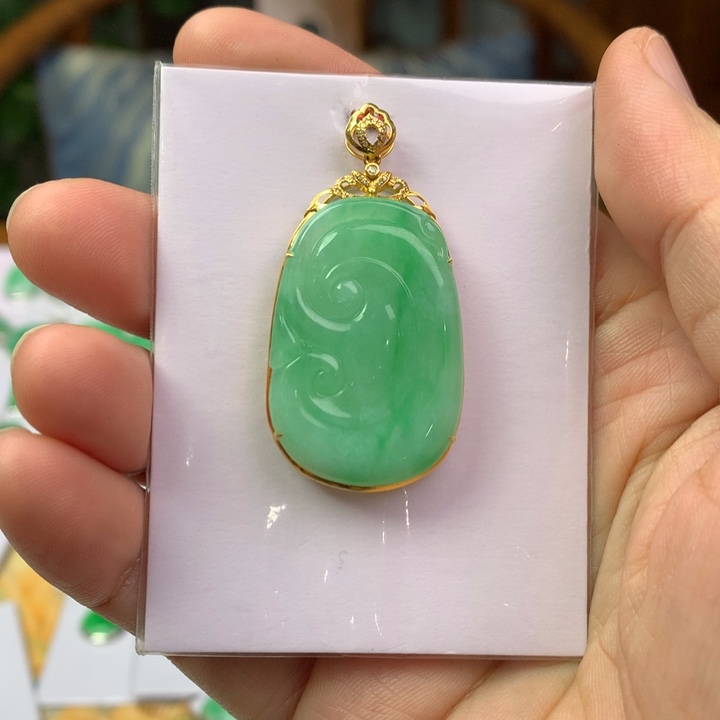 翡翠18K金镶嵌颈饰翡翠吊坠