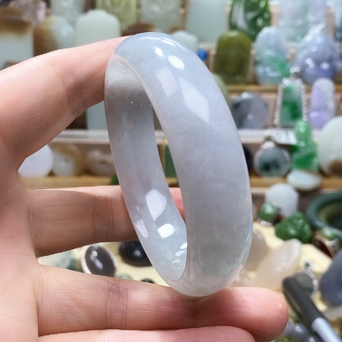 翡翠手镯未镶嵌翡翠