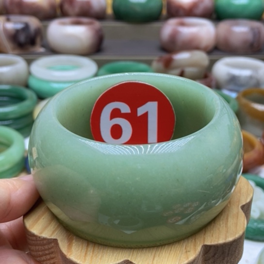 未镶嵌手镯石英质玉