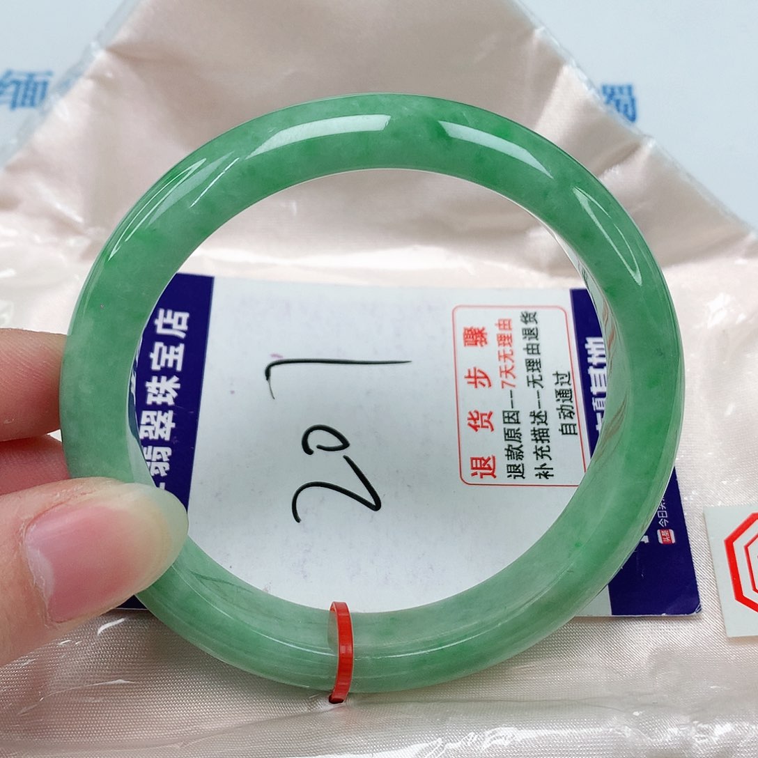 翡翠手镯未镶嵌翡翠