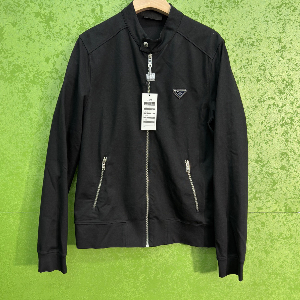 99新 Prada/普拉达 黑色三角标领扣夹克外套/99新/L/工价14800