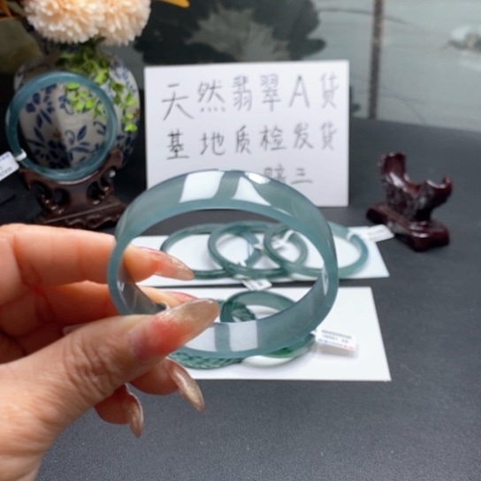 翡翠手镯未镶嵌夜*、51尺寸