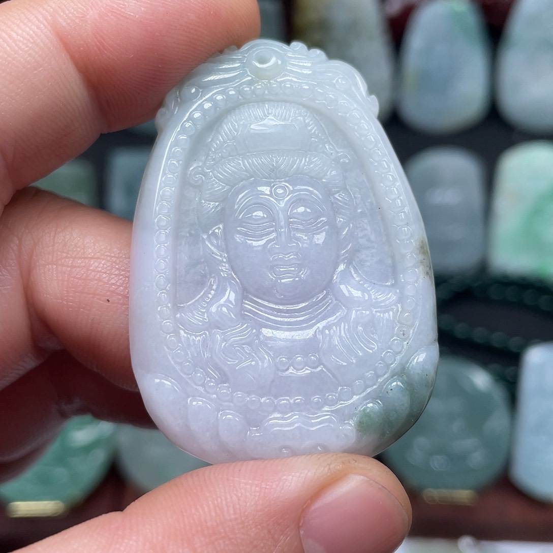 翡翠未镶嵌颈饰出人头地