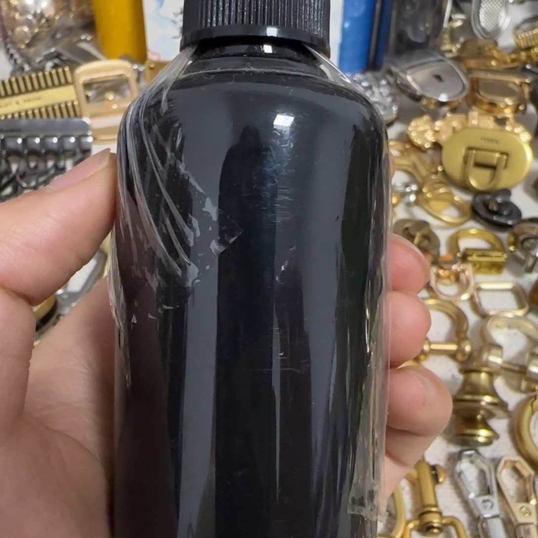 黑色边油10元一瓶