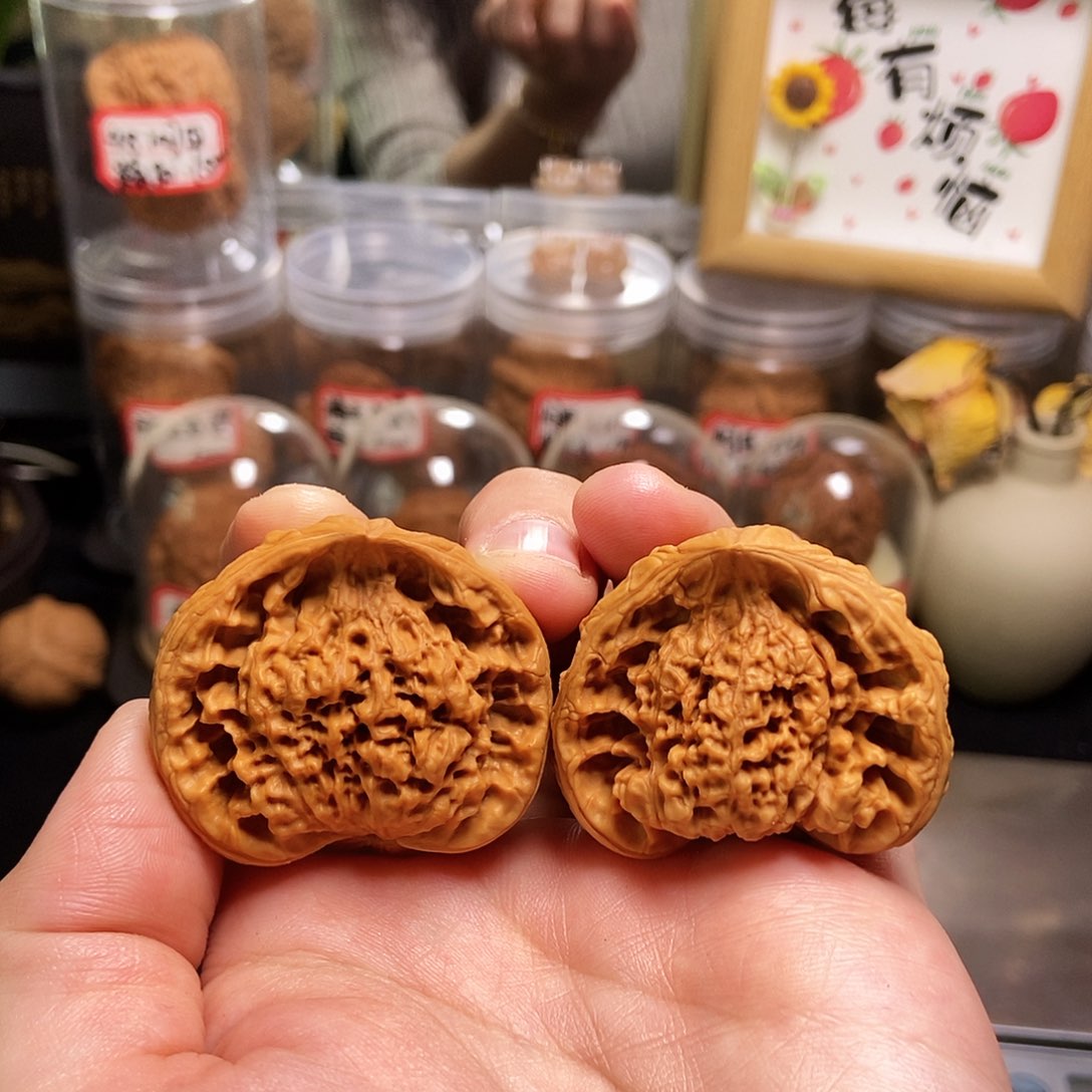 文玩核桃吊坠42聚宝盆
