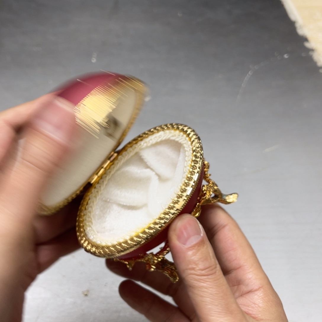 瓷片L****劉密密麻麻地排列着一个大