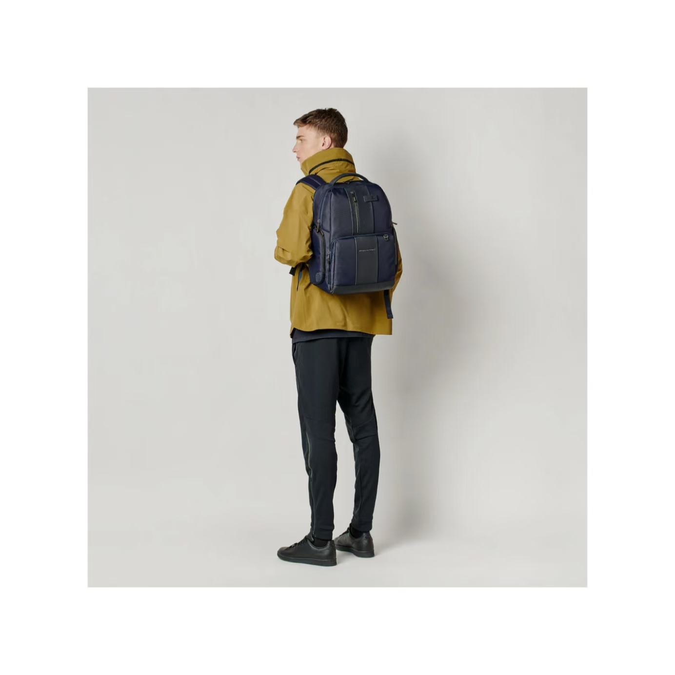 6.18  意大利单男士时尚商务双肩包