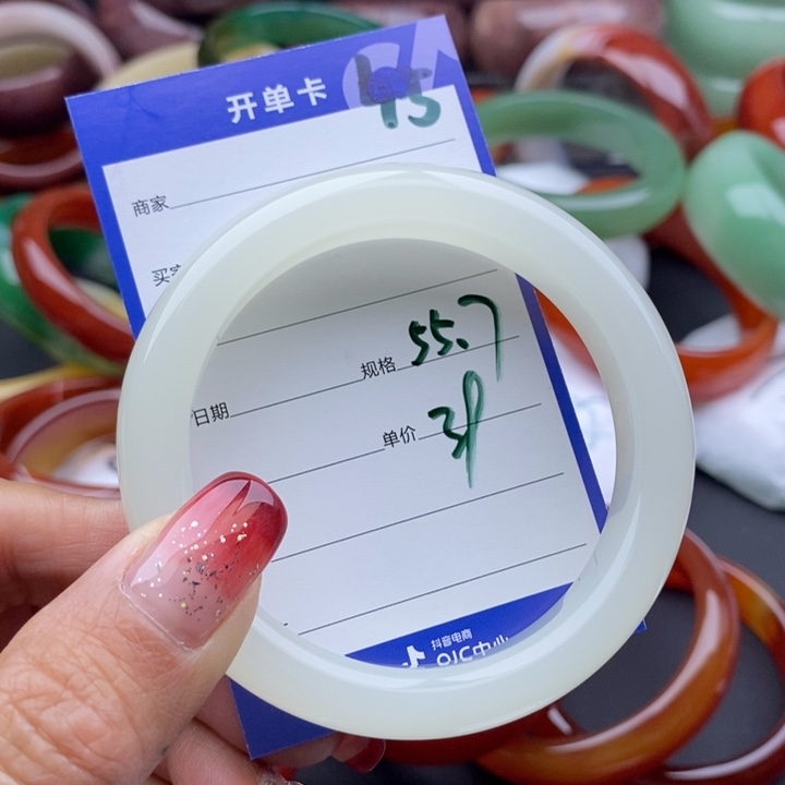 石英质玉手镯未镶嵌