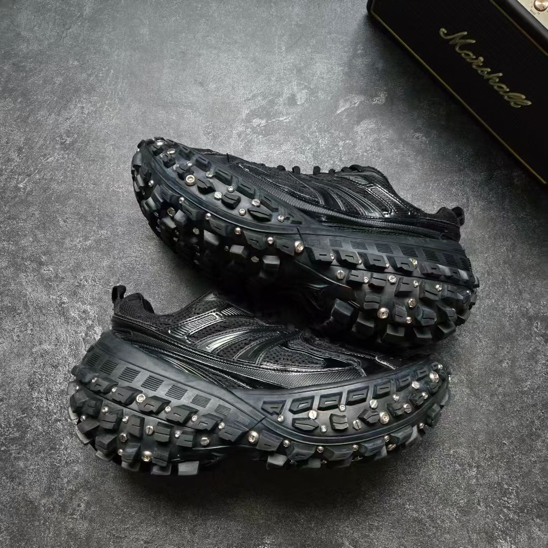 99新 Balenciaga/巴黎世家 41码 DEFENDER 黑铆钉轮胎鞋 