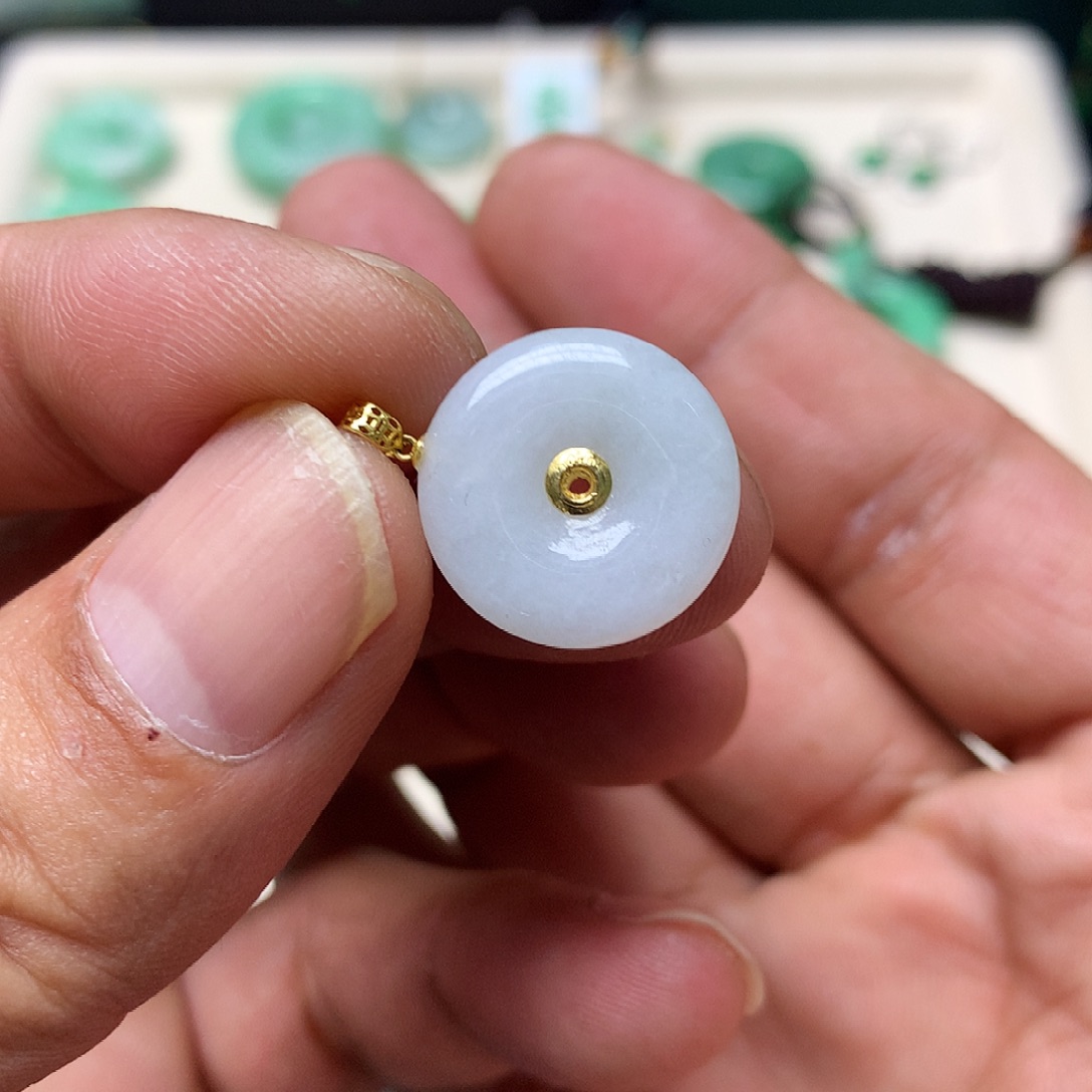 翡翠未镶嵌吊坠(不含链)有纹裂