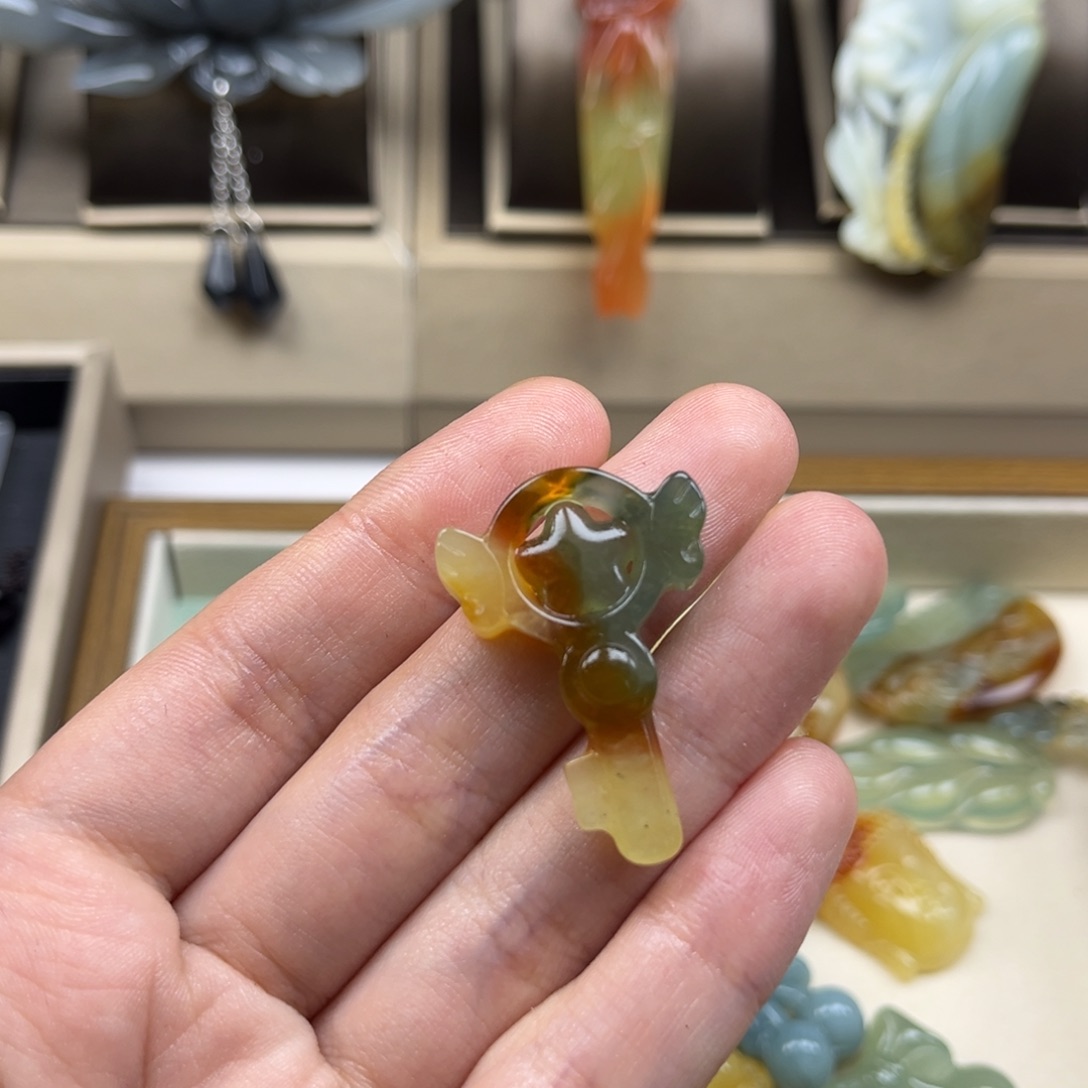 未镶嵌蛇纹石玉颈饰零***多