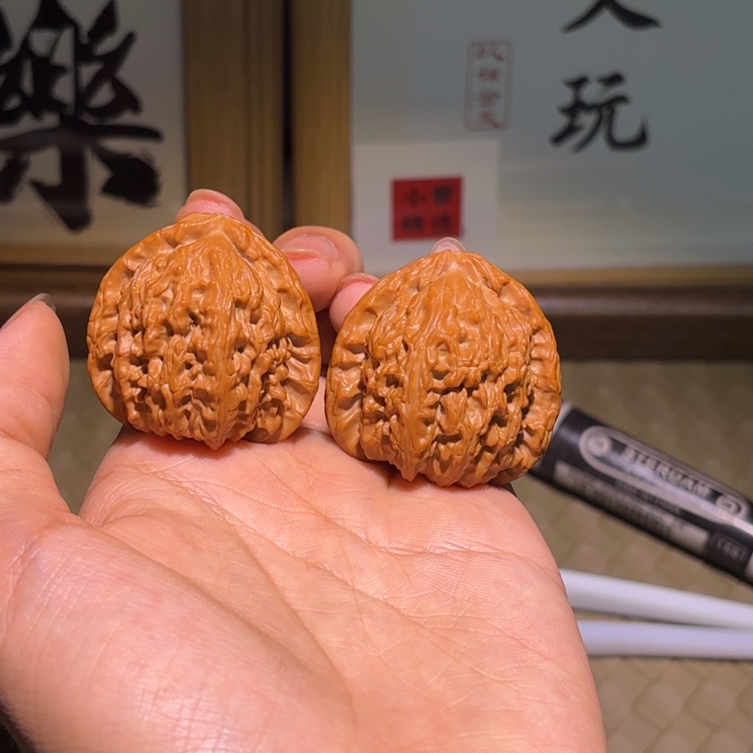 文玩核桃吊坠38.5尺全品三角白