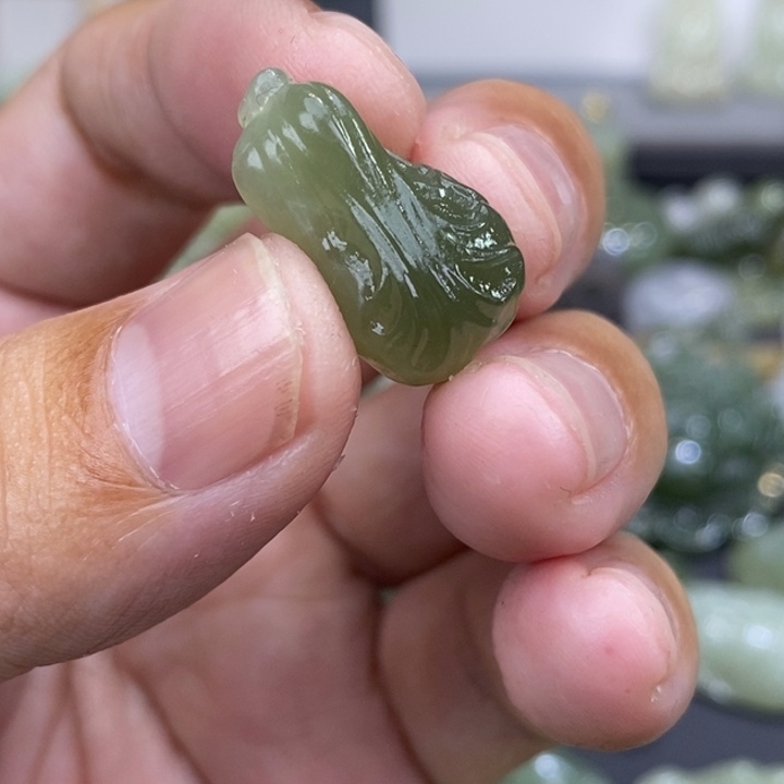 墨***爱和田玉未镶嵌颈饰