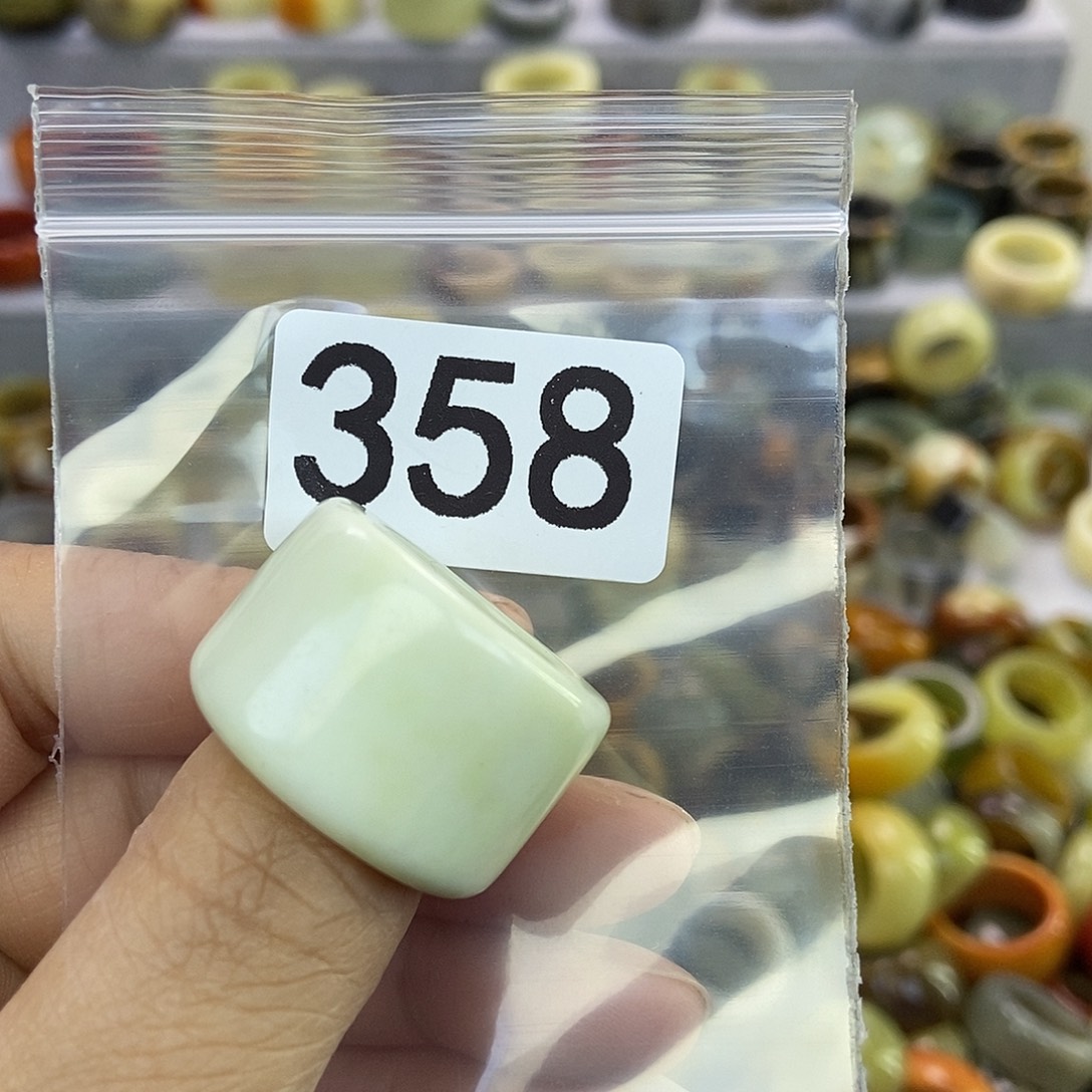棘***道蛇纹石玉未镶嵌戒指