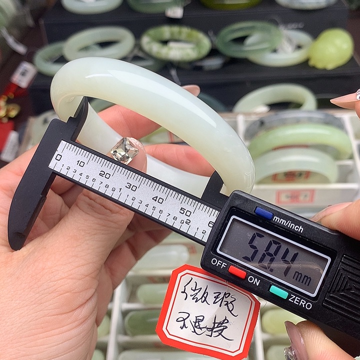 蛇纹石玉手镯未镶嵌507