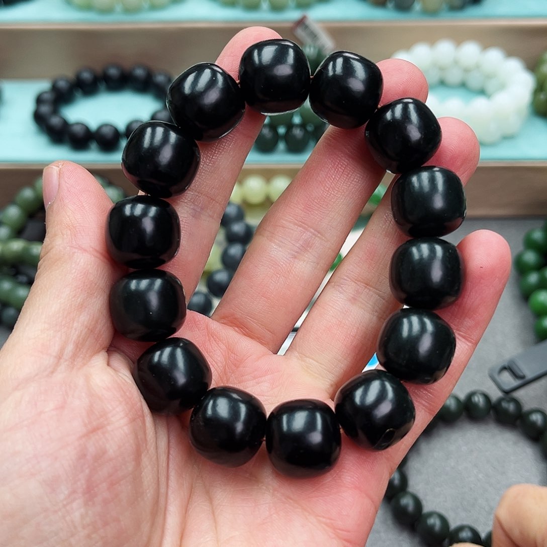 和田玉手链未镶嵌自***?