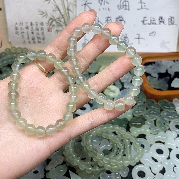 蛇纹石玉未镶嵌颈饰