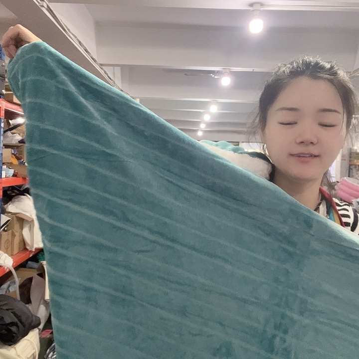 天空蓝四件套。 200*230