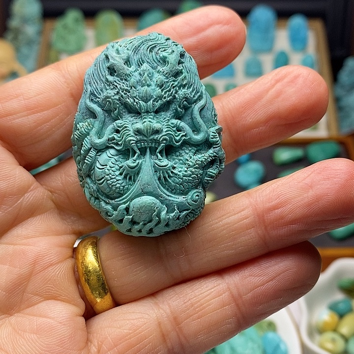 绿松石颈饰未镶嵌捷*