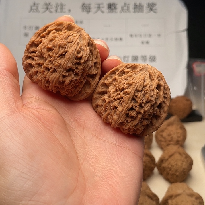 吊坠文玩核桃南疆有黄45尺