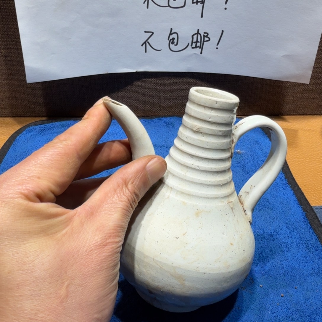 陶其他漂亮的小瓷瓶子