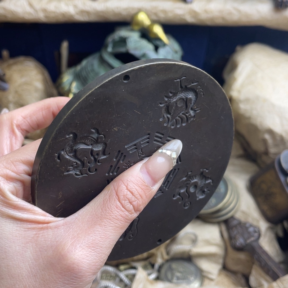 原矿风磨铜铜镜。