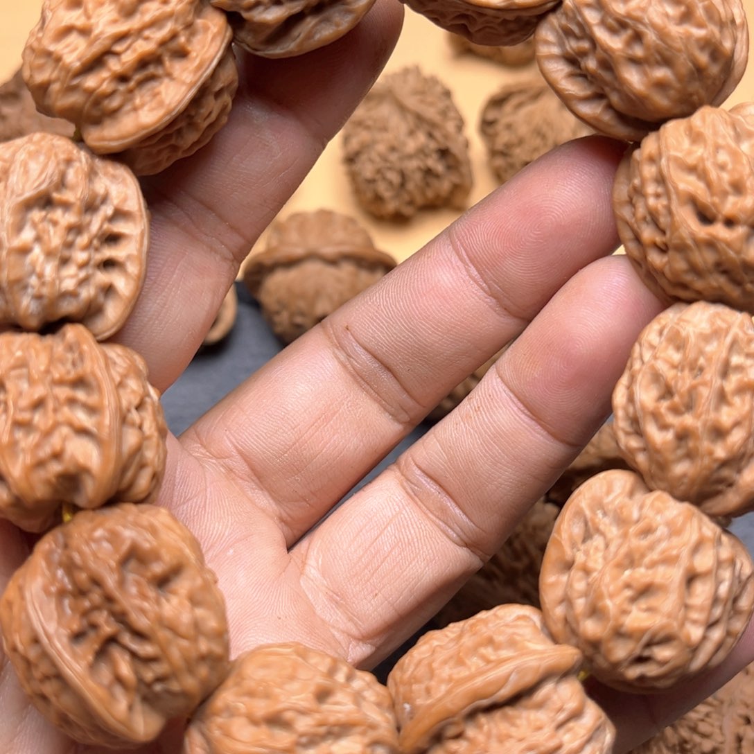 ****ᐝ文玩核桃把件手持