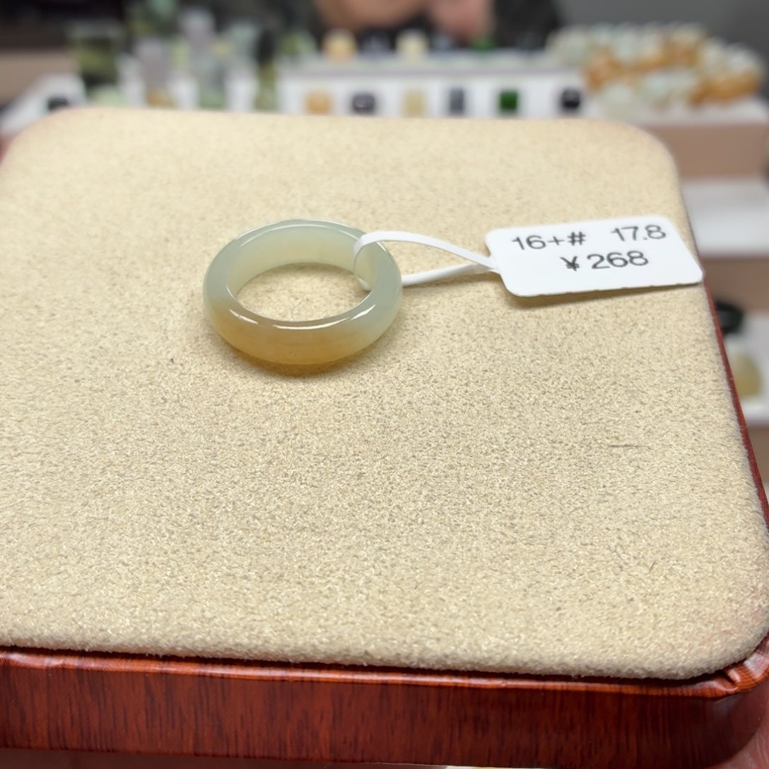 J***琼和田玉未镶嵌戒指17.8