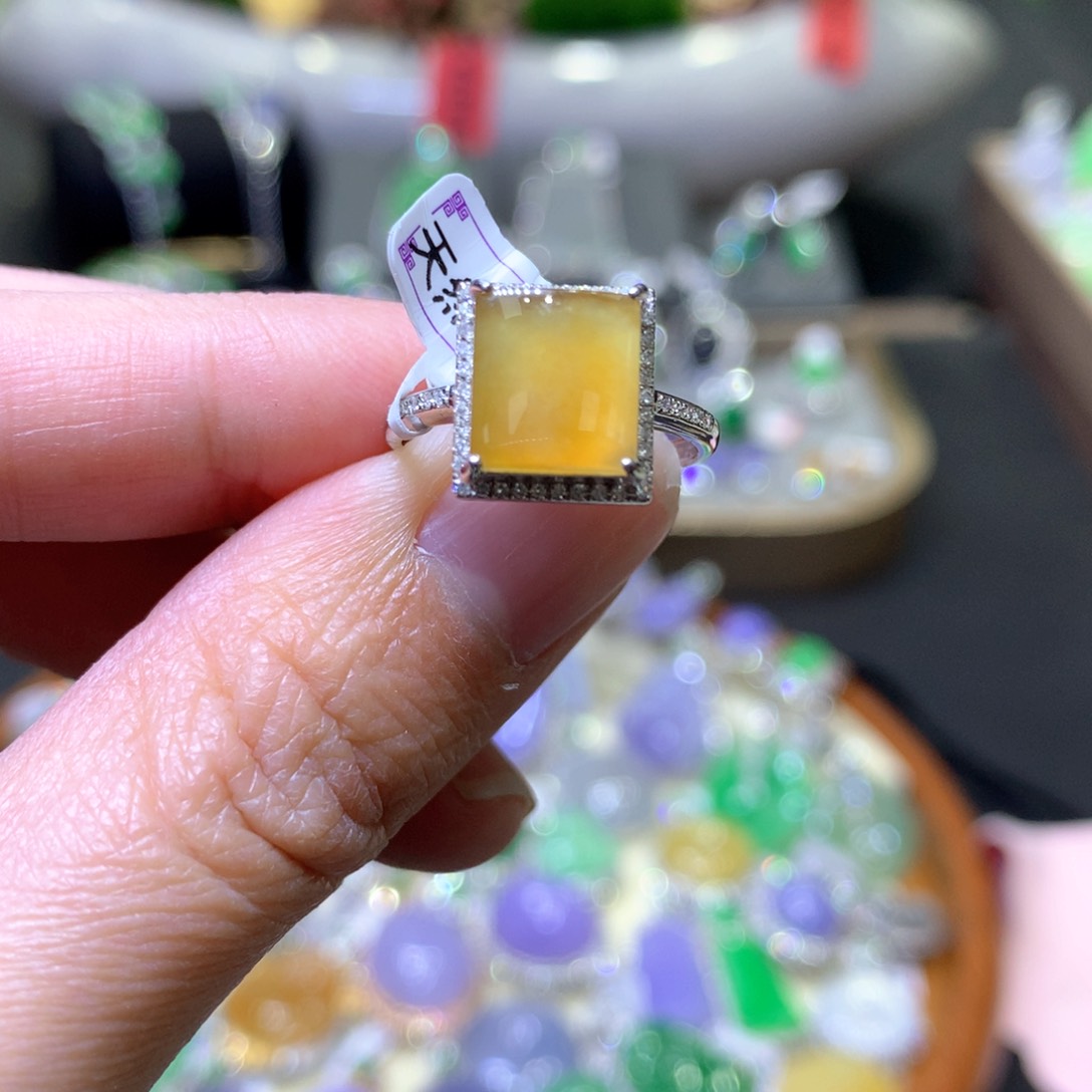 【闪购商品】翡翠颈饰18K金镶嵌翡翠吊坠项链