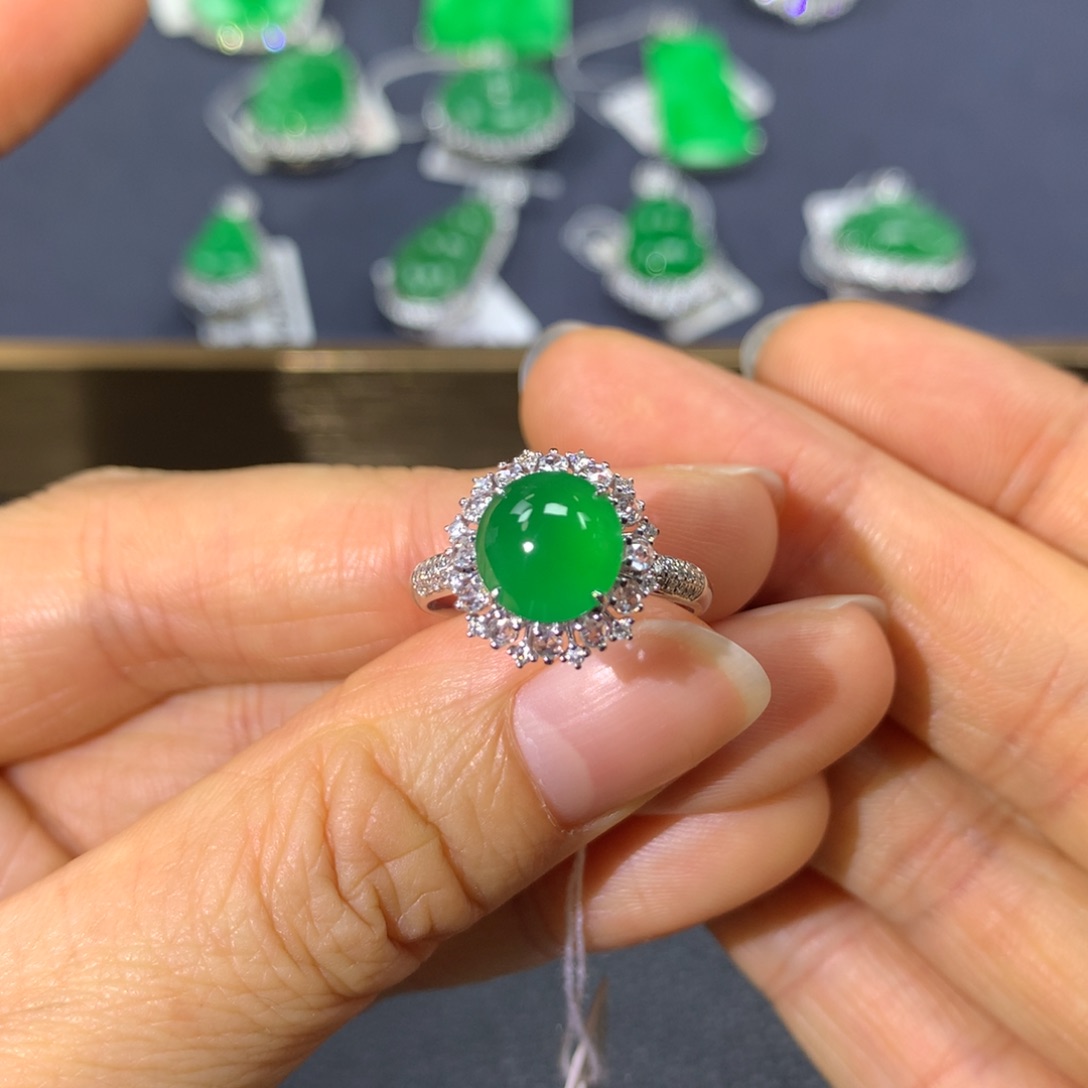 翡翠戒指18K金镶嵌翡翠