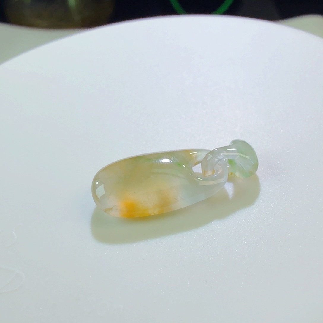 翡翠裸石特色黄加绿随行