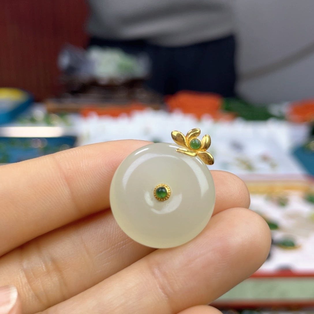 和田玉颈饰18K金镶嵌