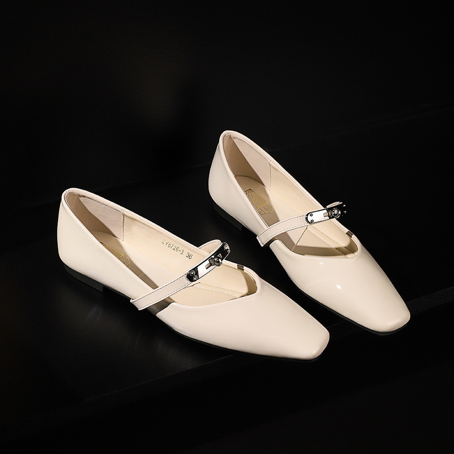 2025春季新款百搭时尚浅口漆皮软底平底一字带方头女单鞋