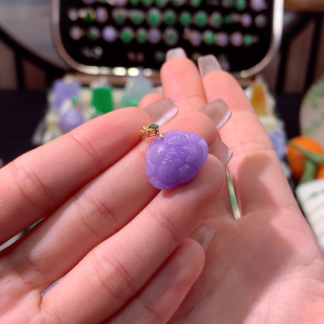 翡翠颈饰18K金镶嵌翡翠